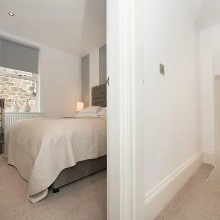Apartment St George's Three By Serviced *