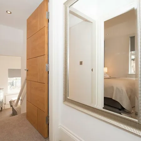 St George's Three By Serviced Apartment